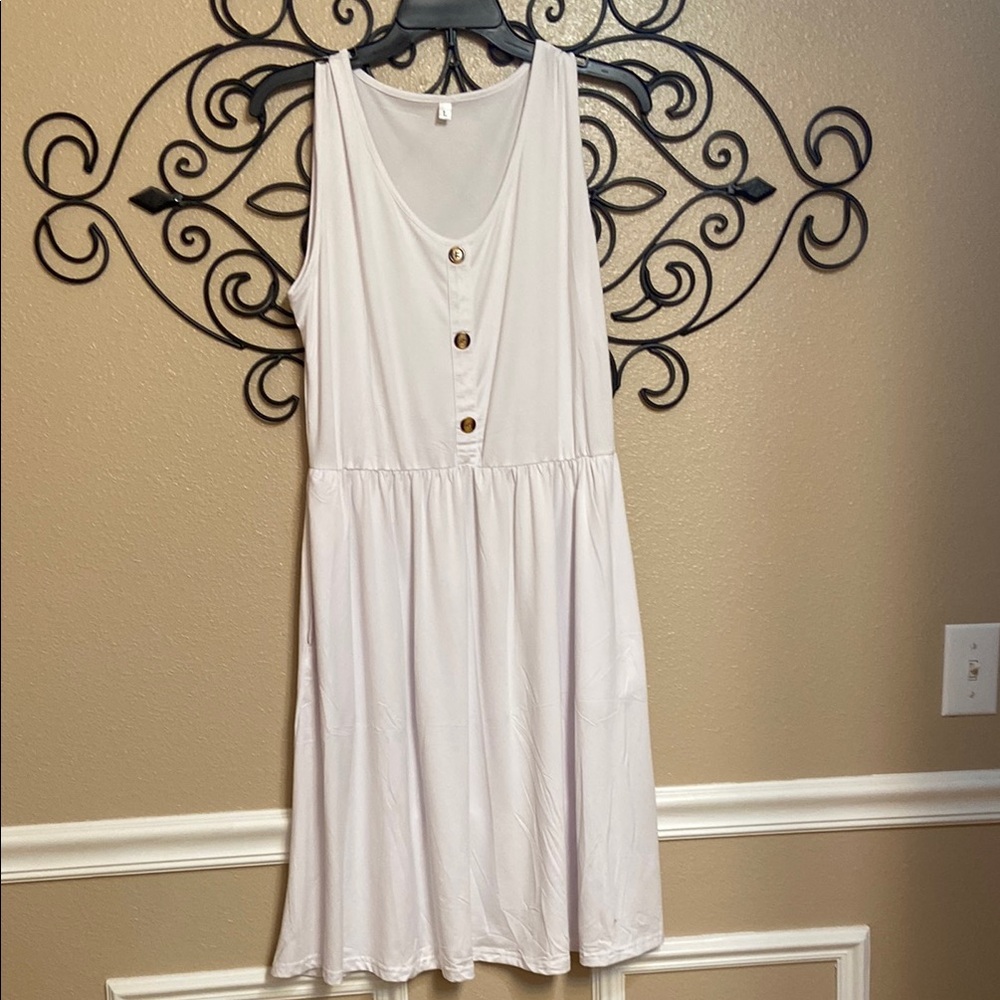 Elegant White Sleeveless Dress
